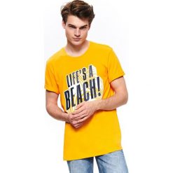 T-shirt z wakacyjnym nadrukiem. Pomarańczowe t-shirty męskie Top Secret, na zimę, xl, z nadrukiem, wakacyjne, bez kołnierzyka, krótkie. W wyprzedaży za 19,99 zł.