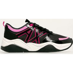 Armani Exchange - Buty XDX039.XV311. Białe buty sportowe damskie Armani Exchange, z gumy. W wyprzedaży za 579,90 zł.