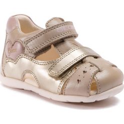 Sandały GEOX - B Kaytan G. A B9251A 044AJ C0303 M Beige/Pink. Brązowe sandały dziewczęce Geox, ze skóry ekologicznej, bez zapięcia. W wyprzedaży za 169,00 zł.