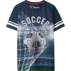 Shirt sportowy bonprix ciemnoniebieski z nadrukiem. Niebieskie koszule chłopięce bonprix, z nadrukiem, sportowe, bez kołnierzyka, bez rękawów. Za 34,99 zł.