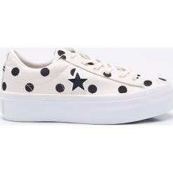 Converse - Tenisówki. Białe trampki i tenisówki damskie marki Converse, z materiału, na sznurówki. W wyprzedaży za 269,90 zł.