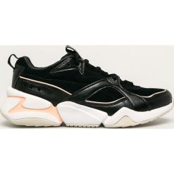Puma - Buty Nova 2 Suede Wn's. Czarne buty sportowe damskie Puma, bez wzorów, z zamszu, sportowe. W wyprzedaży za 269,90 zł.