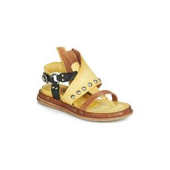 Sandały Airstep / A.S.98 POLA. Żółte sandały damskie Airstep / A.S.98, bez wzorów, bez obcasa, bez zapięcia. Za 608,30 zł.