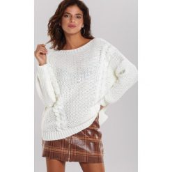 Biały Sweter Belmore. Białe swetry damskie other, bez wzorów, casualowe, bez rękawów, bez kaptura. Za 109,99 zł.