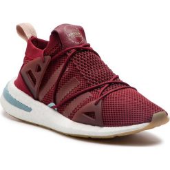 Buty adidas - Arkyn W CG6222 Cburgu/Cburgu/Ashgre. Czerwone buty sportowe damskie Adidas, na co dzień, bez wzorów, z tworzywa sztucznego, bez obcasa, na płaskiej podeszwie, bez zapięcia. W wyprzedaży za 379,00 zł.