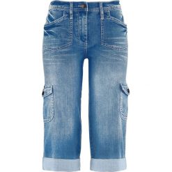 Dżinsy rybaczki bojówki ze stretchem, dł. 3/4 bonprix jasnoniebieski "bleached". Niebieskie jeansy damskie bonprix, bez wzorów, z jeansu. Za 89,99 zł.