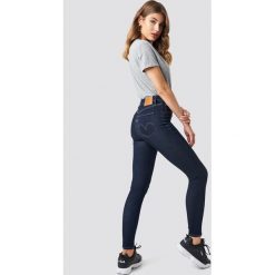 Levi's Jeansy Mile High Super Skinny High Society - Navy. Niebieskie jeansy damskie skinny Levi's®, z podwyższonym stanem. Za 404,95 zł.