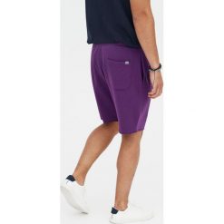 Kolorowe bermudy jogging basic. Różowe spodenki i szorty męskie Pull&Bear, m, bez wzorów. Za 49,90 zł.
