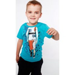 T-shirt chłopięcy z aplikacją miętowy NDZ4463. Zielone t-shirty chłopięce Fasardi, z aplikacjami, bez rękawów. Za 39,00 zł.