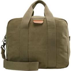 Hackett London HILLGATE SOFT CAM BAG Torebka moss green. Zielone torby męskie na ramię marki Hackett London, bez wzorów. Za 629,00 zł.