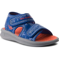 Sandały NEW BALANCE - K2031GBO Grey/Blue/Orange. Niebieskie sandały chłopięce New Balance, ze skóry ekologicznej, bez zapięcia. W wyprzedaży za 79,00 zł.