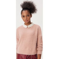 Puszysty sweter z kołnierzykiem - Różowy. Różowe swetry damskie Sinsay, s, bez wzorów, bez rękawów, bez kaptura. Za 79,99 zł.