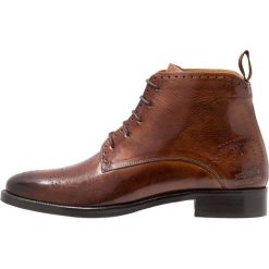 Melvin & Hamilton BETTY Ankle boot wood. Brązowe botki damskie marki Melvin & Hamilton, ze skóry, bez obcasa, bez zapięcia. Za 759,00 zł.