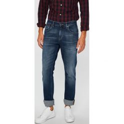 Tommy Jeans - Jeansy. Niebieskie jeansy męskie marki Tommy Jeans, z aplikacjami. W wyprzedaży za 269,90 zł.