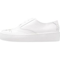 Trampki damskie slip on: SPM MARCH Tenisówki i Trampki white macia
