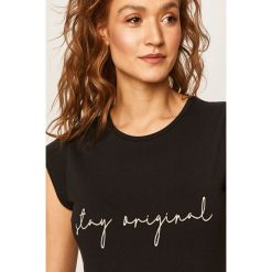 Answear - T-shirt. Czarne bluzki damskie ANSWEAR, xl, z aplikacjami, z bawełny, casualowe, z okrągłym kołnierzem. W wyprzedaży za 49,90 zł.
