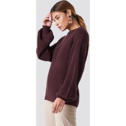 NA-KD Dzianinowy sweter z obniżonymi ramionami - Purple. Fioletowe swetry klasyczne damskie NA-KD, z dzianiny. Za 121,95 zł.