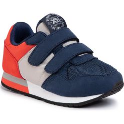 Sneakersy XTI - 57082 Navy/Grey. Niebieskie trampki chłopięce Xti, bez wzorów, z tworzywa sztucznego, na rzepy. Za 169,00 zł.