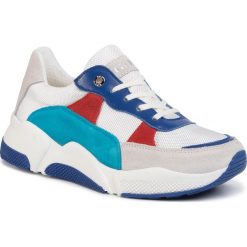 Sneakersy GOE - FF22N3040 Whitemulti. Białe półbuty damskie GOE, na co dzień, bez wzorów, z zamszu, bez obcasa, na płaskiej podeszwie, bez zapięcia. Za 399,00 zł.