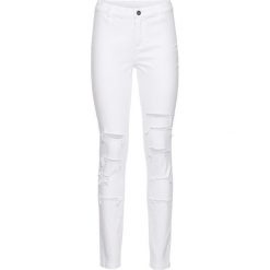 Spodnie SKINNY z wysoką talią i z przetarciami bonprix biały. Białe spodnie damskie bonprix, bez wzorów. Za 99,99 zł.