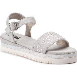 Sandały XTI - 49007 Offwhite. Szare klapki damskie Xti, bez wzorów, z tworzywa sztucznego, bez obcasa, na obcasie. W wyprzedaży za 139,00 zł.