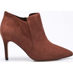 Clarks - Botki. Brązowe botki damskie skórzane marki Clarks, na obcasie. W wyprzedaży za 199,90 zł.