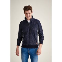 Bluza w kolorze granatowo-szarym. Szare bluzy męskie TATUUM, s, bez wzorów, ze stójką, bez rękawów, bez kaptura. W wyprzedaży za 129,95 zł.