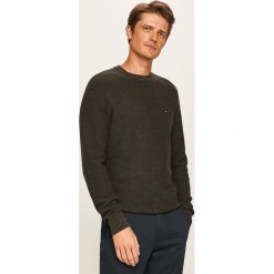 Tommy Hilfiger - Sweter. Szare swetry męskie TOMMY HILFIGER, s, z aplikacjami, z bawełny, z okrągłym kołnierzem, bez kaptura. Za 539,90 zł.