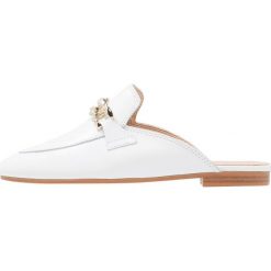 Trampki i tenisówki damskie: Bianco CHAIN SLIP IN Klapki white