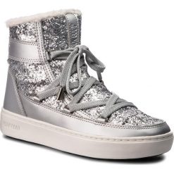 Śniegowce MOON BOOT - Pulse Z.Glitter 24103100001 Silver. Szare kozaki damskie marki Moon Boot, na zimę, ze skóry ekologicznej, bez zapięcia. W wyprzedaży za 529,00 zł.
