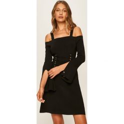 Marciano Guess - Sukienka. Czarne sukienki damskie MARCIANO GUESS, na co dzień, s, z aplikacjami, z elastanu, casualowe, z dekoltem karo, bez rękawów, mini, rozkloszowane. W wyprzedaży za 399,90 zł.