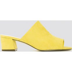 Chodaki damskie: NA-KD Shoes Klapki na niskim obcasie – Yellow