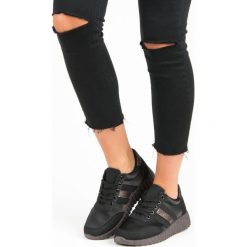 CZARNE TRAMPKI FASHION. Czarne trampki i tenisówki damskie marki KYLIE, bez wzorów, bez zapięcia. Za 76,90 zł.
