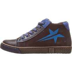 Sneakersy w kolorze czarno-niebieskim. Pomarańczowe trampki chłopięce lamino, bez wzorów, z polaru, z okrągłym noskiem, na sznurówki. W wyprzedaży za 139,95 zł.