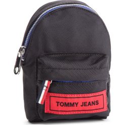 Saszetka TOMMY JEANS - Tj Logo Tape Hanging Pouch AU0AU00271 902. Czarne torby męskie skórzane Tommy Jeans, w paski, z jeansu, młodzieżowe, małe. W wyprzedaży za 169,00 zł.