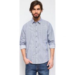 KOSZULA DŁUGI RĘKAW MĘSKA SHAPED FIT. Szare koszule męskie marki Top Secret, na lato, m, z dzianiny, z klasycznym kołnierzykiem. Za 39,99 zł.