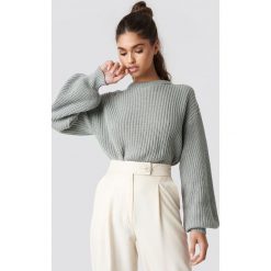 NA-KD Dzianinowy sweter z obniżonymi ramionami - Grey. Szare swetry klasyczne damskie marki NA-KD, z dzianiny. Za 121,95 zł.