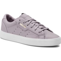 Buty adidas - Sleek W EE8277 Sofvis/Sofvis/Crywht. Fioletowe półbuty damskie Adidas, bez wzorów, ze skóry, bez obcasa, na płaskiej podeszwie, bez zapięcia. Za 379,00 zł.