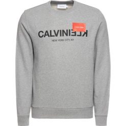 Bluza Calvin Klein Reverse Logo K10K104517. Szare bluzy męskie Calvin Klein, xl, bez wzorów, bez kołnierzyka, bez rękawów, bez kaptura. W wyprzedaży za 299,00 zł.