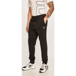 Fila - Spodnie. Szare spodnie męskie Fila, s, z bawełny. W wyprzedaży za 219,90 zł.