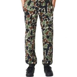 Chinosy chłopięce: Adidas Spodnie dziecięce CAMO SWEATPANT zielony r. L (BS4894)