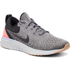Buty NIKE - Odyssey React AO9820 004 Gunsmoke/Black/Twilight Pulse. Szare buty sportowe damskie Nike, bez wzorów, z tworzywa sztucznego, sportowe, do biegania. W wyprzedaży za 379,00 zł.