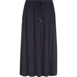 Spódnica z dżerseju w długości za kolano bonprix czarny. Czarne spódniczki damskie bonprix, na co dzień, bez wzorów, z wiskozy, proste. Za 89,99 zł.