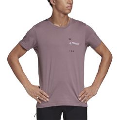 ADIDAS TERREX GRAPHIC T-SHIRT > FI2420. Koszulki męskie Adidas, xl, z nadrukiem, z bawełny, klasyczne, z okrągłym kołnierzem, z krótkim rękawem, krótkie. Za 119,99 zł.