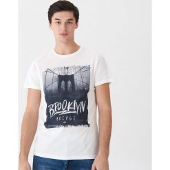 T-shirt z nadrukiem Brooklyn - Kremowy. Białe t-shirty męskie marki House, s, z nadrukiem. Za 39,99 zł.