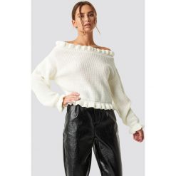 Glamorous Sweter z odkrytymi ramionami - White. Białe swetry damskie marki Glamorous, bez wzorów, z koronki, bez rękawów, długie, bez kaptura. Za 161,95 zł.