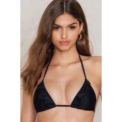 Stroje dwuczęściowe damskie: NA-KD Swimwear Góra bikini z dekoltem V z falbanką – Black