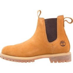 Timberland 6 IN PREMIUM CHELSEA Botki wheat. Brązowe botki męskie marki Timberland, z gumy. W wyprzedaży za 399,50 zł.