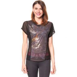 Koszulka funkcyjna w kolorze czarnym. Czarne bluzki sportowe damskie marki Desigual Sport, s, z nadrukiem, z materiału. W wyprzedaży za 130,95 zł.