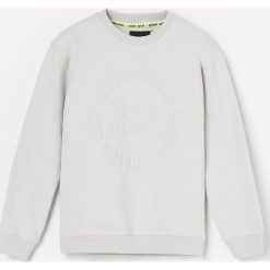 Bluza z nadrukiem - Jasny szary. Szare bluzy męskie Reserved, m, z nadrukiem, bez kołnierzyka, bez rękawów, bez kaptura. Za 59,99 zł.